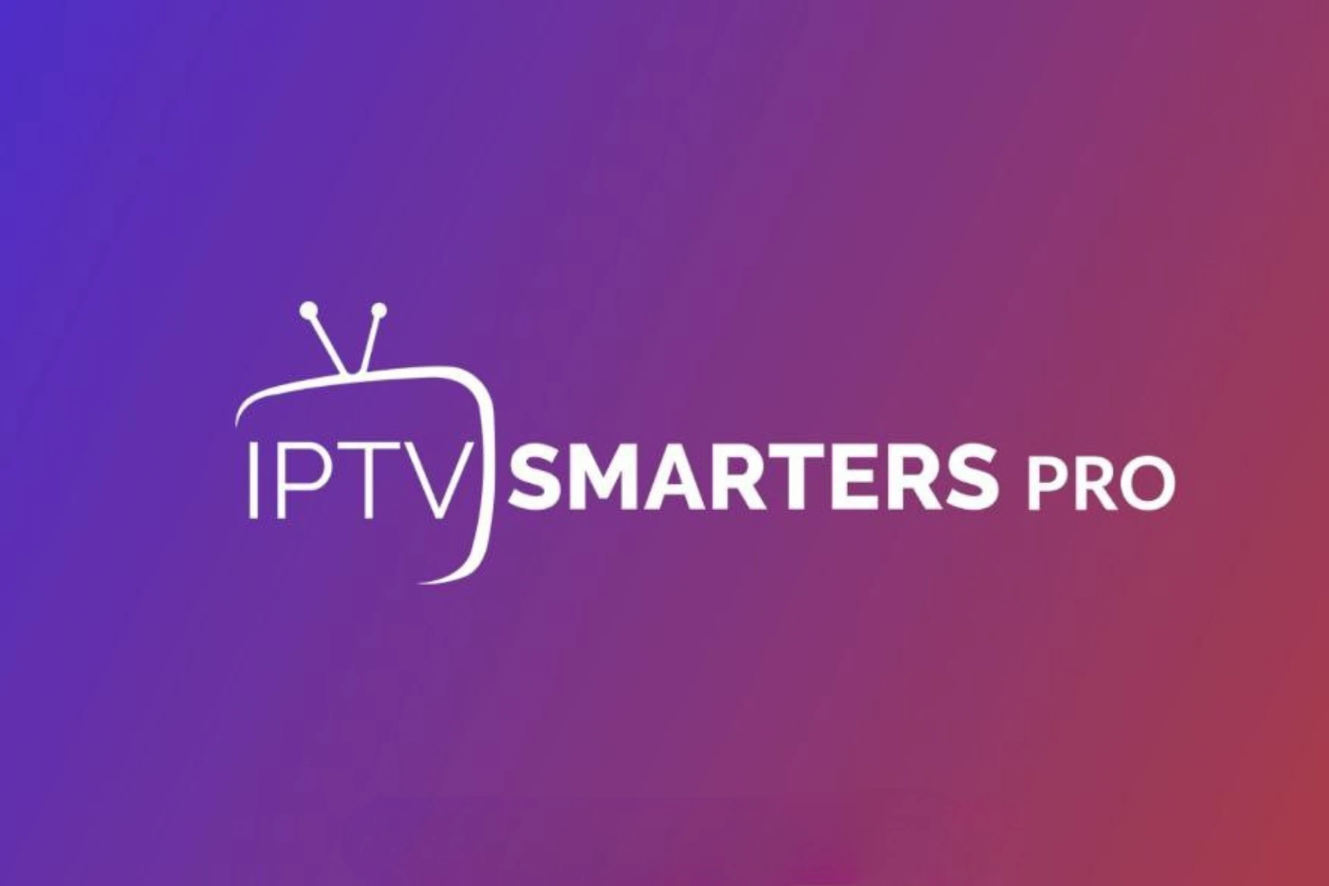 Logo IPTV Smarters Pro affiché devant plusieurs écrans (TV, mobile, tablette), illustrant sa compatibilité multiplateforme.